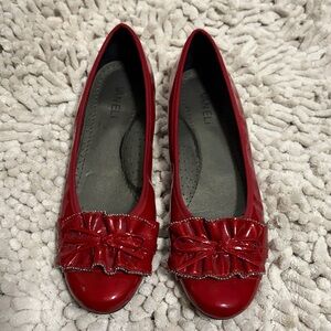 Vintage Van Eli Red Shinny Shoes The color is a beautiful cherry red SZ 7.5